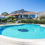 Pebble Villa Pefki